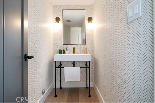 Detail Gallery Image 12 of 21 For 17952 Caledonia, Huntington Beach,  CA 92647 - 4 Beds | 2/1 Baths