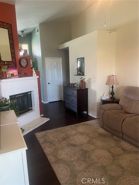 2519 E Lingard Street, Lancaster CA: https://media.crmls.org/medias/b3f4c179-320d-4c81-b114-c6fbd09e2c94.jpg