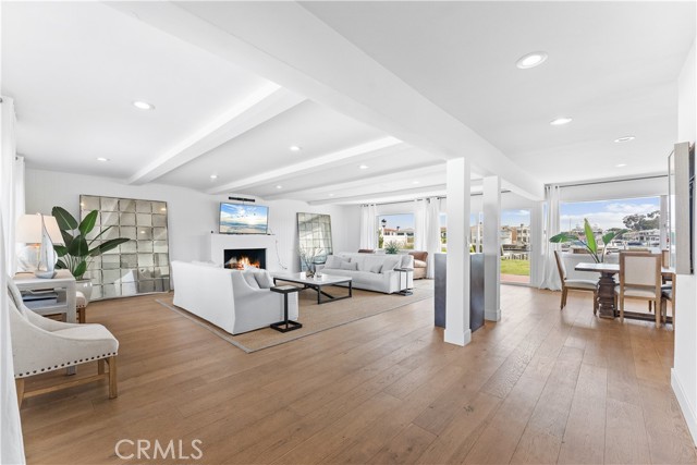 Detail Gallery Image 5 of 36 For 11 Harbor Is, Newport Beach,  CA 92660 - 3 Beds | 2 Baths