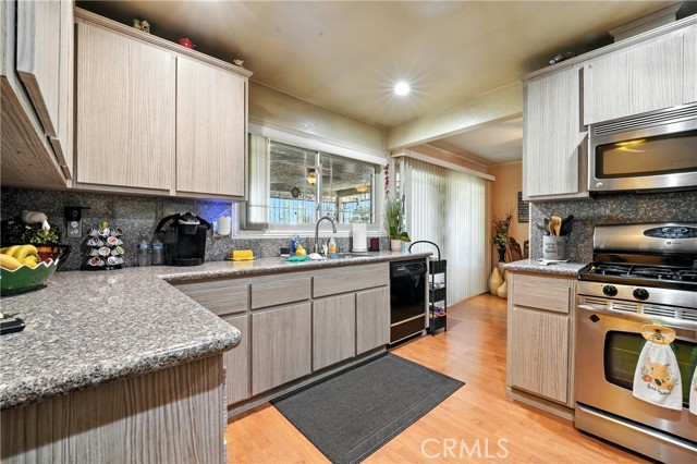 11702 Lakewood Boulevard, Downey CA: https://media.crmls.org/medias/b3f70a42-2c25-4aa0-9b2d-9c47345b25eb.jpg