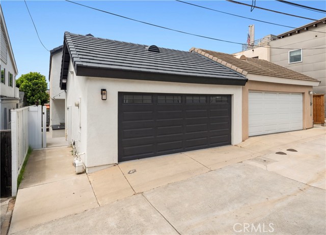 412 Poinsettia Avenue, Corona del Mar CA: https://media.crmls.org/medias/b3f715ad-2bf3-4c68-a66e-708e64c1e883.jpg