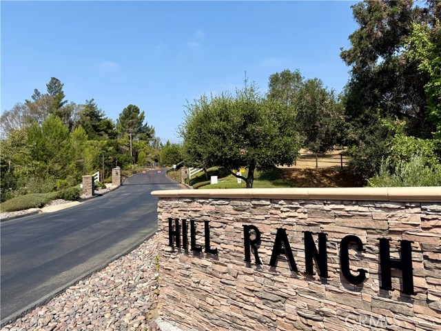 255 Puerta De Lomas, Fallbrook CA: https://media.crmls.org/medias/b3f726af-98e3-419f-8ad0-593d0190ee2a.jpg