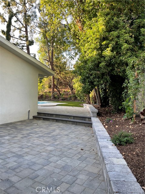 24041 Mariano Street, Woodland Hills CA: https://media.crmls.org/medias/b3f756b0-f8a2-4098-9af0-090a1a258dda.jpg