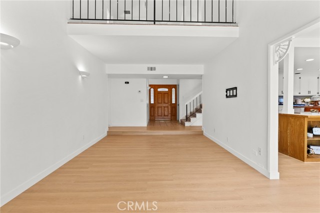 Detail Gallery Image 9 of 60 For 18826 Cabral, Canyon Country,  CA 91351 - 5 Beds | 3 Baths