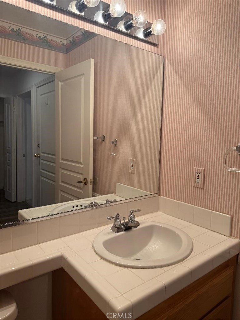 https://media.crmls.org/medias/b3f78b41-80ce-4363-96f4-8cc036e9f5f5.jpg?preset=X-Large