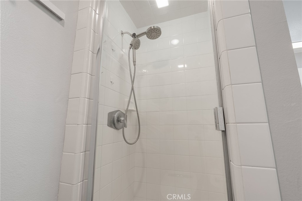 https://media.crmls.org/medias/b3f835c5-1685-4a70-9f4e-6673428a646a.jpg?preset=X-Large