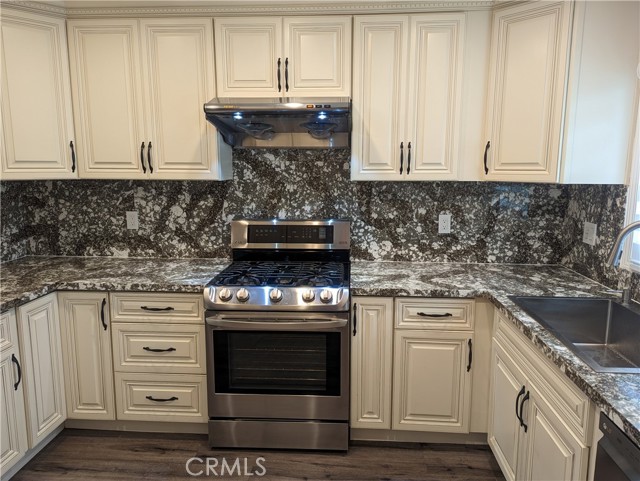 1839 9th Avenue, Monrovia CA: https://media.crmls.org/medias/b3f85501-4e64-45f2-99c0-2a60bc21737c.jpg
