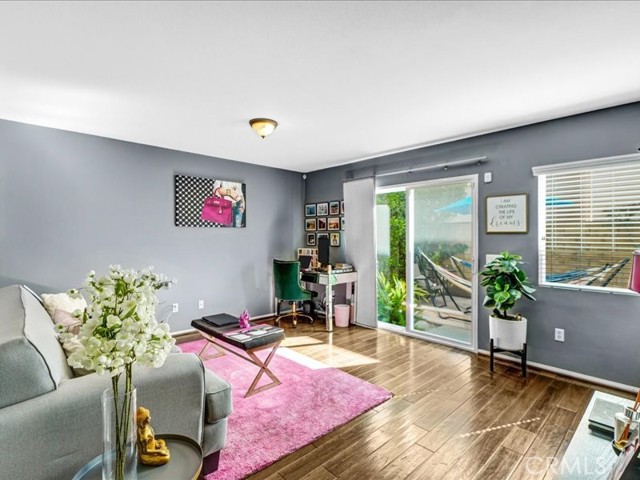 Detail Gallery Image 3 of 27 For 6840 De Celis, Lake Balboa,  CA 91406 - 3 Beds | 4 Baths