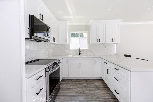 15849 Marlin Place, Van Nuys CA: https://media.crmls.org/medias/b3f8aa0d-12be-4b48-bdb3-dd6205359c1c.jpg