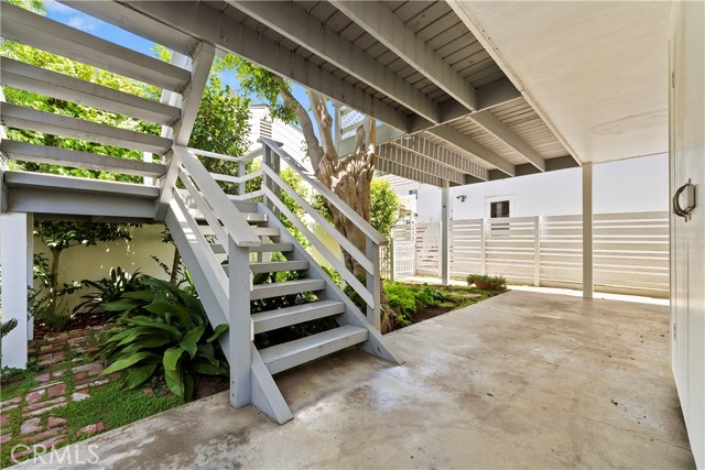 604 Marguerite Avenue, Corona del Mar CA: https://media.crmls.org/medias/b3f966f8-1b2d-429a-a15d-af2b773e5381.jpg
