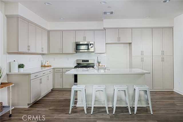 Detail Gallery Image 2 of 22 For 420 Coyote, Lake Forest,  CA 92610 - 2 Beds | 2/1 Baths