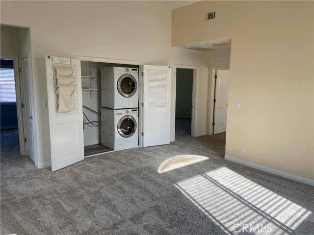 Laundry unit located on 2nd floor