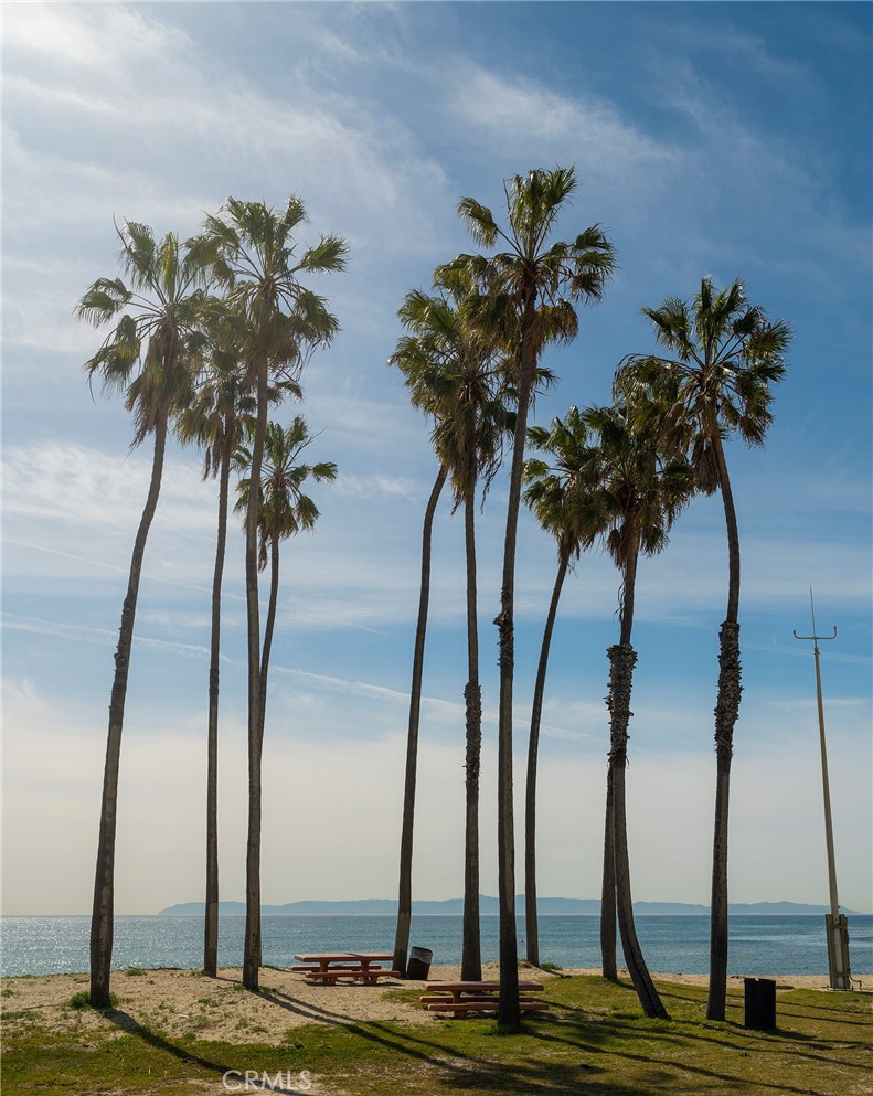 https://media.crmls.org/medias/b3fa4e85-34fe-41f1-ae70-7679ca5c887b.jpg?preset=X-Large