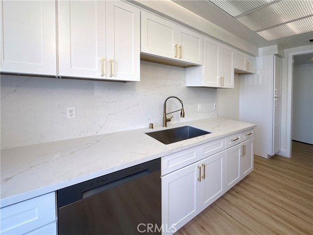 Detail Gallery Image 6 of 35 For 14530 Benefit #102,  Sherman Oaks,  CA 91403 - 2 Beds | 2 Baths