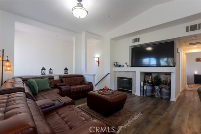 Detail Gallery Image 6 of 20 For 2212 Crescent Oak, Irvine,  CA 92618 - 2 Beds | 2 Baths