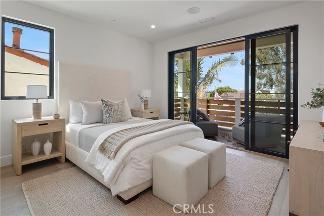 Detail Gallery Image 40 of 65 For 2104 Laurel Ave, Manhattan Beach,  CA 90266 - 5 Beds | 5/1 Baths