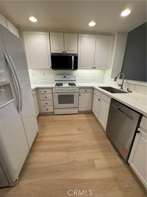 Detail Gallery Image 3 of 16 For 418 Timberwood, Irvine,  CA 92620 - 2 Beds | 1 Baths