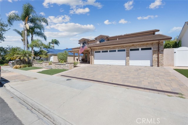 Detail Gallery Image 4 of 68 For 2030 Leeward Ln, Newport Beach,  CA 92660 - 4 Beds | 3/1 Baths