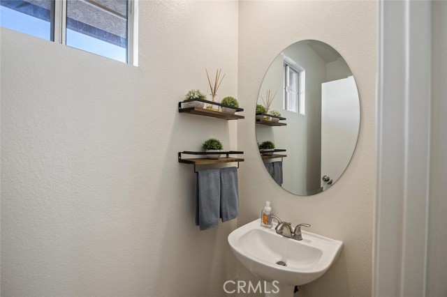 Detail Gallery Image 21 of 43 For 1868 Day Lily Ln, Simi Valley,  CA 93065 - 3 Beds | 2/1 Baths