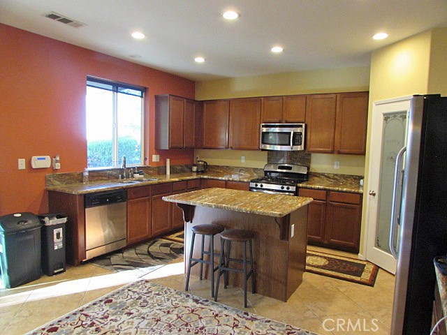 Detail Gallery Image 5 of 25 For 10918 Clover Cir, Corona,  CA 92883 - 4 Beds | 2/1 Baths
