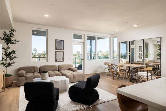 414 Main, Huntington Beach CA: https://media.crmls.org/medias/b3fdf718-d822-43ff-ab5b-7bc53b6a00a9.jpg