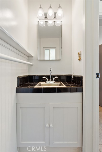 Detail Gallery Image 29 of 47 For 425 Calle De Castellana, Redondo Beach,  CA 90277 - 4 Beds | 2/1 Baths