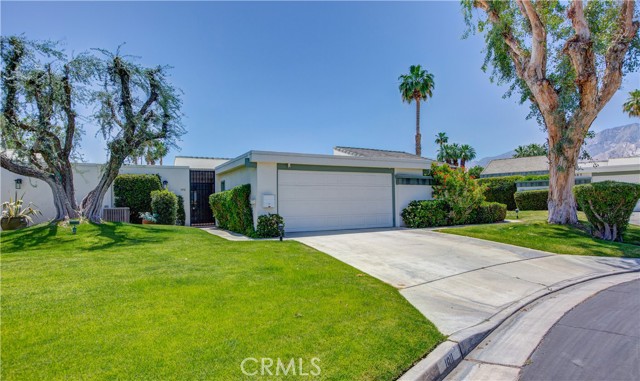 Detail Gallery Image 1 of 31 For 1911 Grand Bahama Dr, Palm Springs,  CA 92264 - 2 Beds | 2 Baths