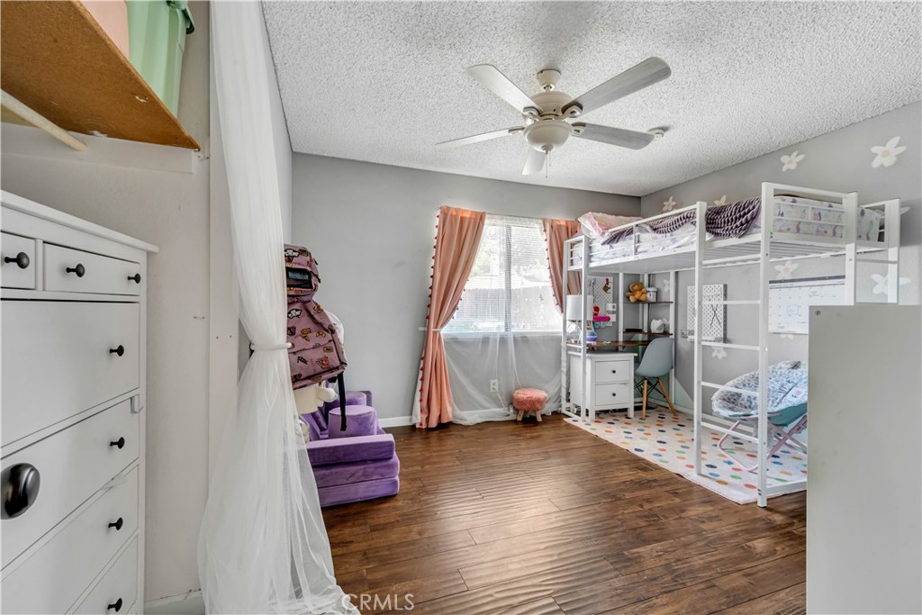 https://media.crmls.org/medias/b3fed658-31c1-4272-bd79-c942743e241d.jpg?preset=X-Large