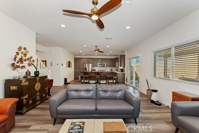 Detail Gallery Image 9 of 44 For 15816 Parry Peak, Fontana,  CA 92336 - 4 Beds | 3/1 Baths