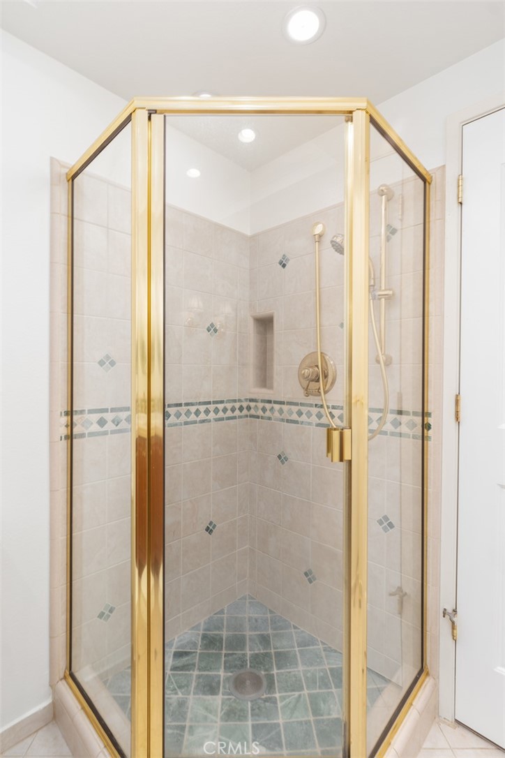 https://media.crmls.org/medias/b3ffef08-ae81-4e24-a882-0774e98510d6.jpg?preset=X-Large