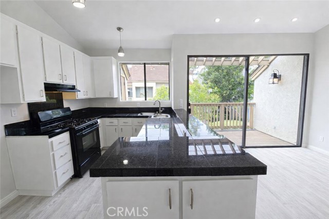 Image 5 of 39 For 10520 Lakeside  L