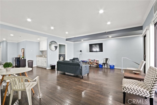 Detail Gallery Image 13 of 25 For 720 W 4th St #111,  Long Beach,  CA 90802 - 1 Beds | 1/1 Baths