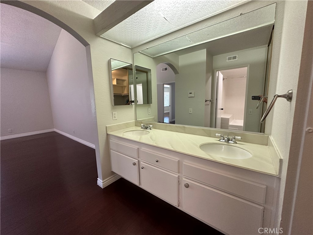 MLS #OC25180178 image #9