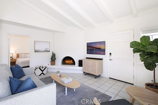 Detail Gallery Image 3 of 32 For 203 Cedar St a & B,  Newport Beach,  CA 92663 - 4 Beds | 3 Baths