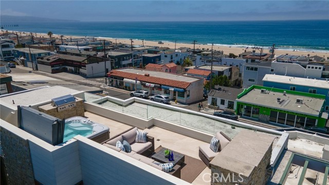 Roof top deck w/helicopter views