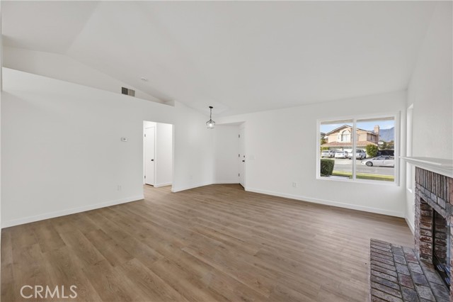 4595 Bronson, San Bernardino CA: https://media.crmls.org/medias/b403d7fa-848c-450e-87d4-db680dcb2cc9.jpg