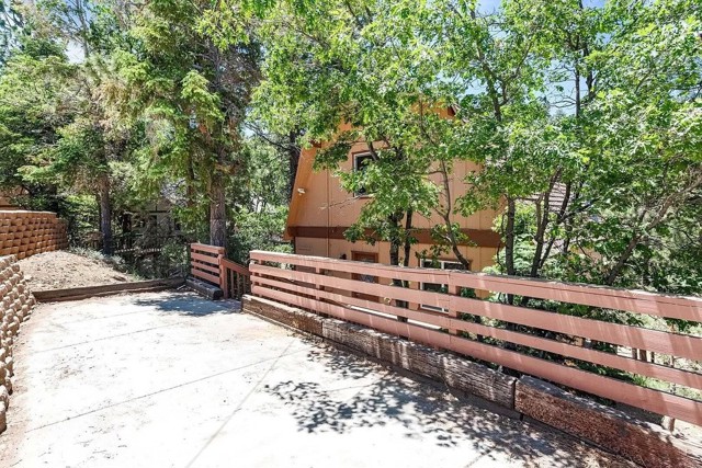 43869 Mendocino Drive, Big Bear Lake CA: https://media.crmls.org/medias/b403fd28-4bb9-496e-8383-9c397c0b2eae.jpg