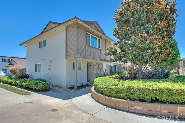 17401 Hood Court, Fountain Valley CA: https://media.crmls.org/medias/b4041f68-713b-423e-906b-9cbf8a873ceb.jpg