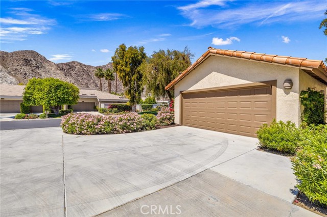 55108 Firestone, La Quinta CA: https://media.crmls.org/medias/b4044300-5df3-4ff8-99e7-b6092c054a85.jpg
