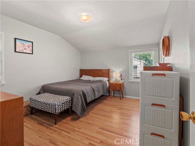 1511 N Maple Street, Burbank CA: https://media.crmls.org/medias/b404432f-6156-4a78-85fb-8c457c71d409.jpg