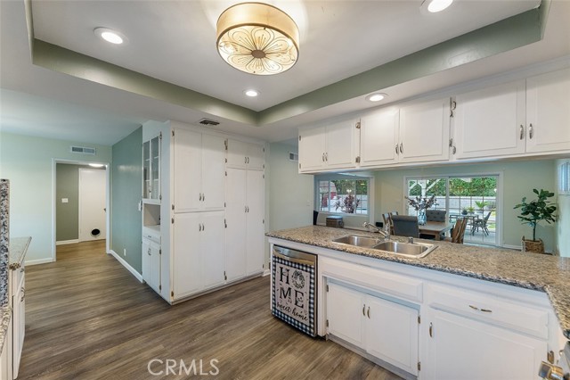 1073 E Knollcrest Drive, Covina CA: https://media.crmls.org/medias/b4047c3a-bb61-4506-b5f3-19520eb13a3e.jpg