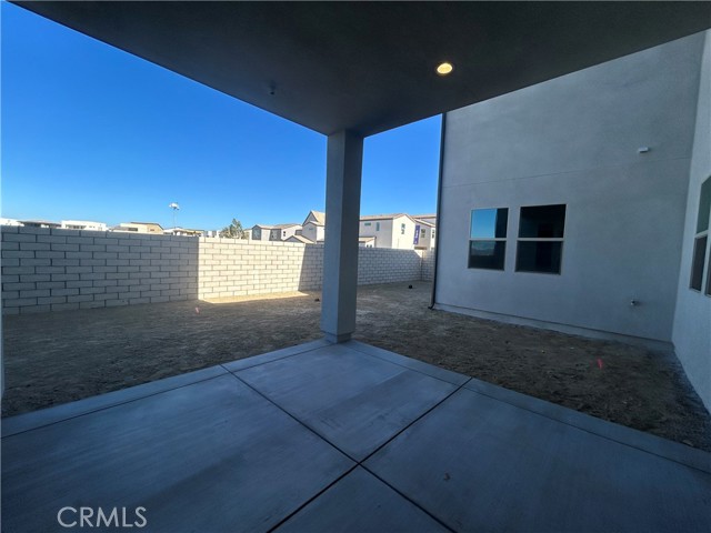 27333 Creekwood Lane, Valencia CA: https://media.crmls.org/medias/b404c9ef-ca10-47f5-bbf8-8d40e438c11f.jpg