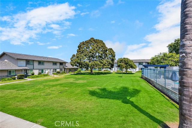 4736 Cielo Drive, Huntington Beach CA: https://media.crmls.org/medias/b4053084-8918-4b36-9c95-032176970e36.jpg