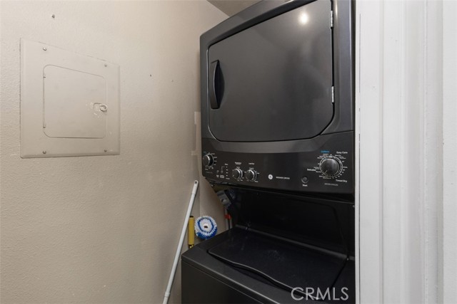 17661 Sergio Circle, Huntington Beach CA: https://media.crmls.org/medias/b4059b9a-9669-4cf4-b3ec-151e8313b982.jpg