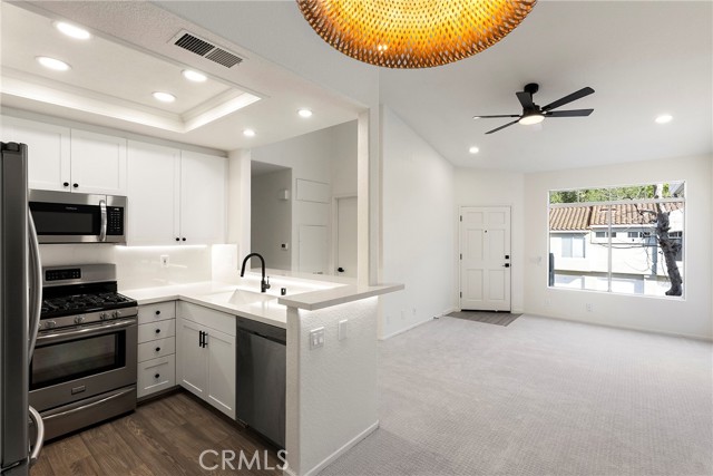 Detail Gallery Image 4 of 28 For 126 Sandpiper Lane, Aliso Viejo,  CA 92656 - 2 Beds | 2 Baths