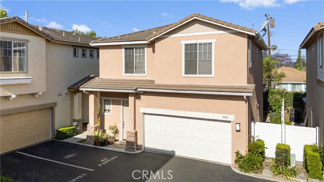 Detail Gallery Image 2 of 23 For 1972 W Blue Violet Ct, Anaheim,  CA 92801 - 2 Beds | 2/1 Baths