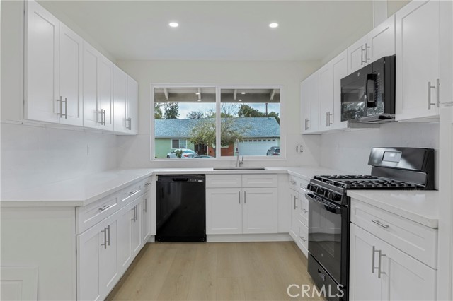 Detail Gallery Image 7 of 19 For 18716 Frankfort St, Northridge,  CA 91324 - 3 Beds | 2 Baths