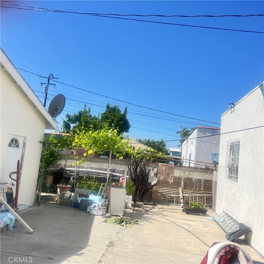 https://media.crmls.org/medias/b4067058-9591-49b5-9a63-0881a6cda561.jpg?preset=X-Large