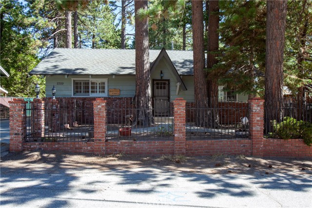 2359 Avian Way, Running Springs CA: https://media.crmls.org/medias/b406c439-5584-4721-b9c3-665bd5cf0b24.jpg