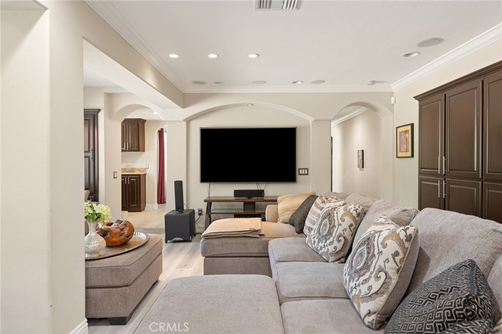 https://media.crmls.org/medias/b406e7ed-c281-4ce9-8339-756143a3e3bf.jpg?preset=X-Large